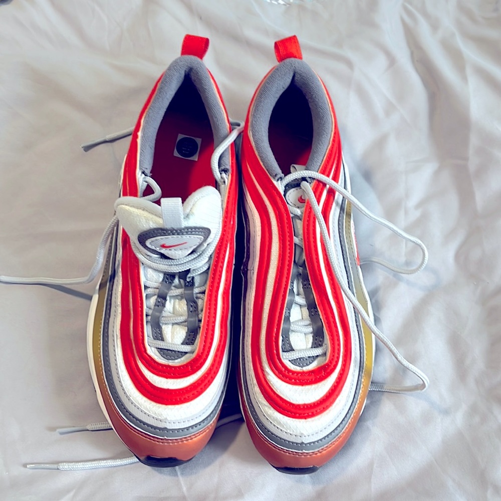 Nike Air Max 97 SE / Gradeschool Size 6y KIDS.  Never been worn